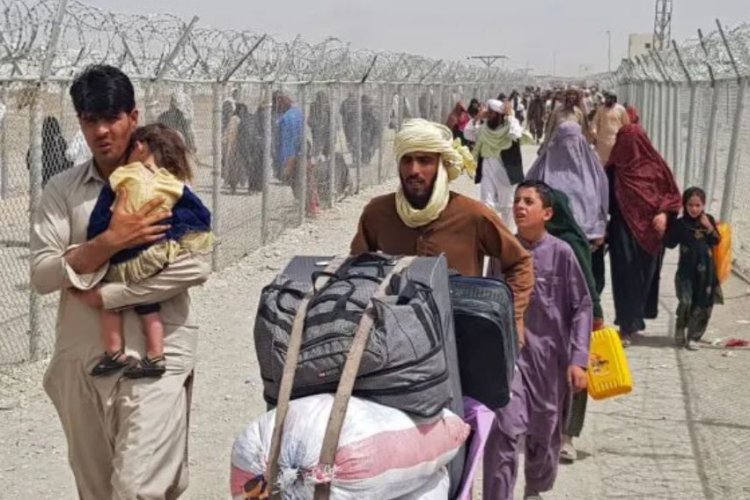 Pakistan ile Afganistan arasındaki Torkham Sınır Kapısı yeniden açıldı