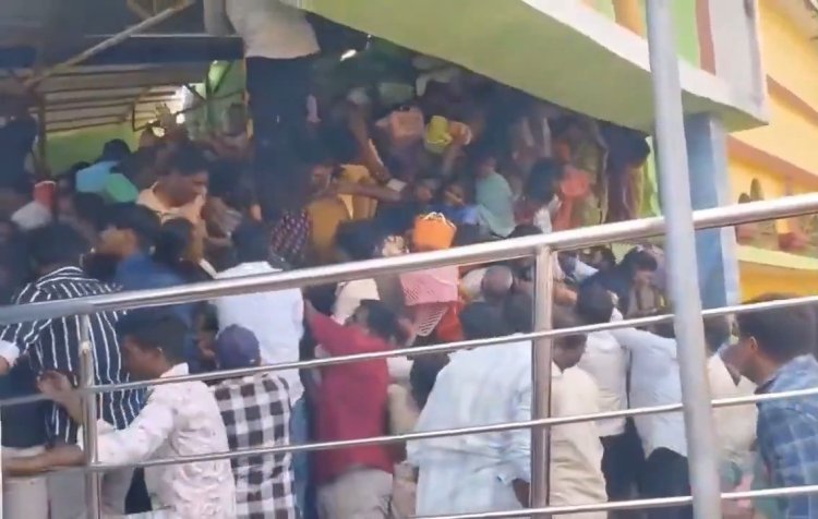 Hindu tapınağında izdiham: 9 kişi ezilerek öldü