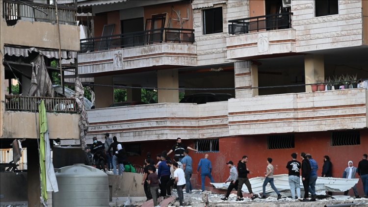 Lübnanlılar, ülkenin güneyinde işgalci İsrail'in saldırı tehdidinde bulunduğu beldeleri boşaltıyor