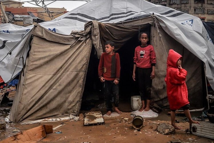 Gazze'deki hükümet: On binlerce çadır sular altında kaldı, 288 bin aile felaketi yaşıyor