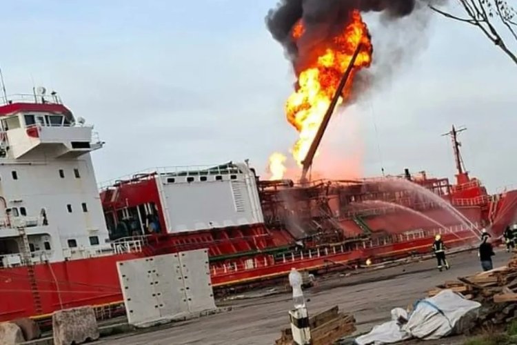 Ukrayna’nın Odesa bölgesinde Türkiye bayraklı tankere SİHA saldırısı