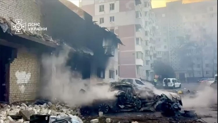 Zelenskiy: Rus ordusu 48 füze ve yüzlerce İHA ile vurdu