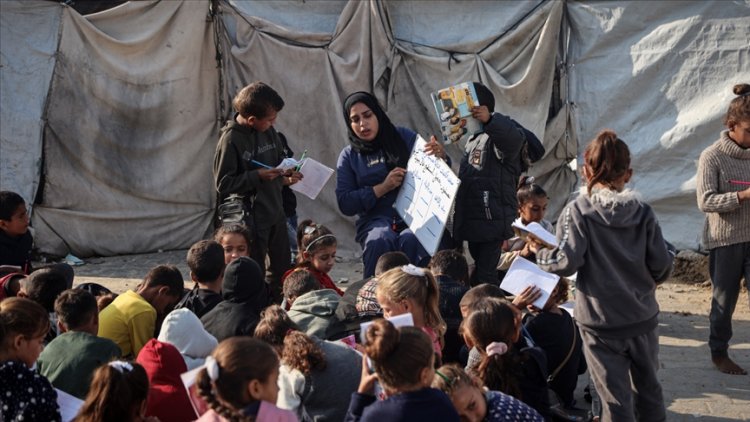 Gazze’de çadır sınıflar: Zor koşullarda eğitim mücadelesi