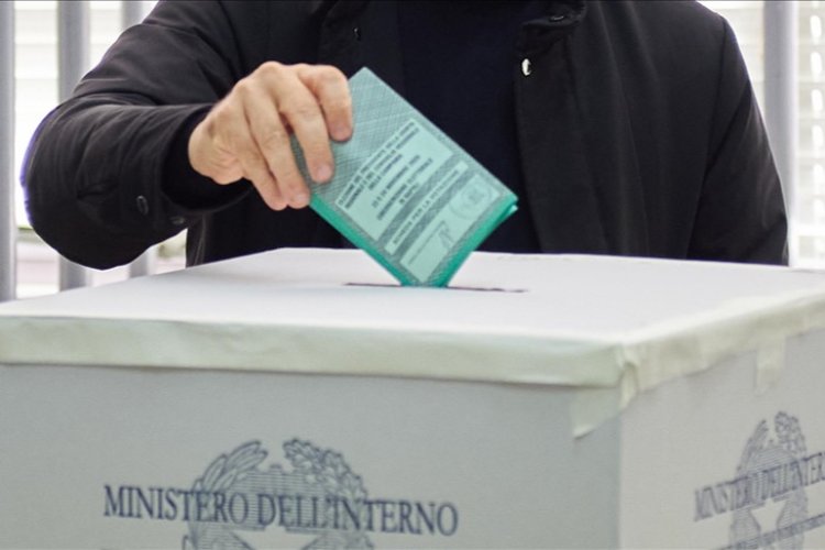 İtalya'daki bölgesel seçimlerde sağ iktidar ve sol muhalefet ellerindeki bölgeleri tuttu