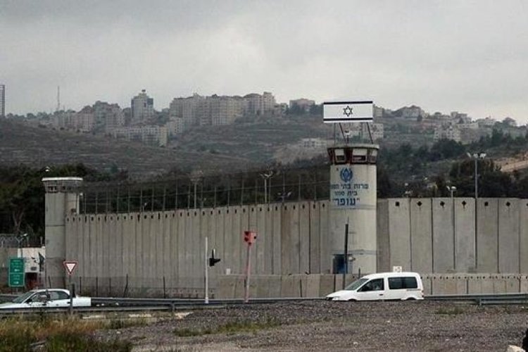 Haaretz gazetesi: İsrail, hapishanelerindeki Filistinli esirleri aç bırakıyor