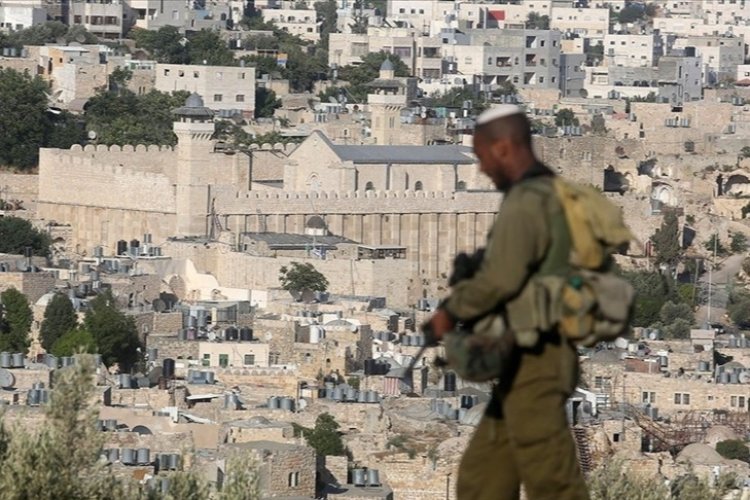 İşgalci İsrail tarihi İbrahim El-Halil Camii üzerindeki kontrolünü genişletiyor
