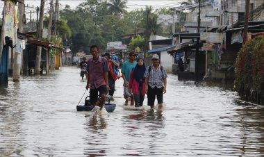 Endonezya'da şiddetli yağışların yol açtığı afetlerde ölenlerin sayısı 900'ü aştı