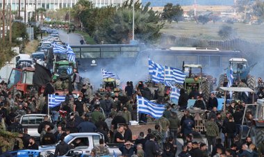 Girit’te çiftçi protestoları nedeniyle Nikos Kazancakis Havalimanı kapalı