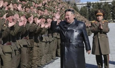 Kim Jong-un, Rusya'daki görevden dönen birliği kabul etti