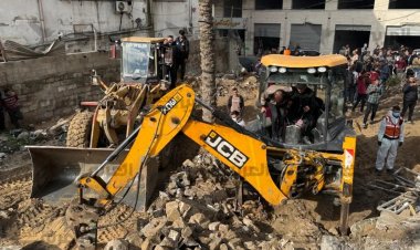 Gazze'de bir evin enkazından 14 şehidin naaşı çıkarıldı