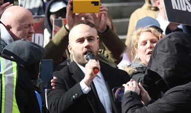 “Haçlı Seferi” Londra sokaklarında: Polis izledi, Müslümanlar hedef alındı