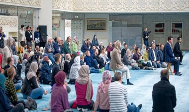 Almanya'da 18-29 yaş arası gençler Katolik Kilisesinden çok İslam'a güveniyor