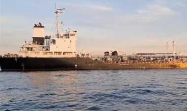 İran, 4 milyon litre kaçak yakıt taşıyan gemiye el koydu