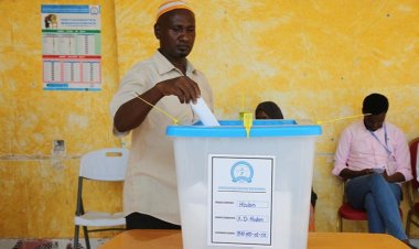 Mogadişu'da seçmenler 56 yıl sonra yerel seçimler için sandık başında