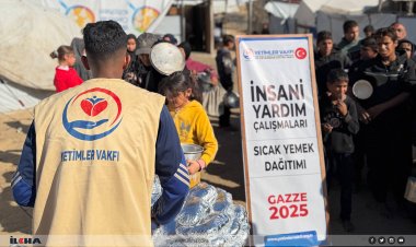 Yetimler Vakfı Regaip Kandili münasebetiyle Gazze'de sıcak yemek dağıttı
