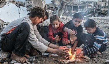 Gazze'de soykırımdan sağ kurtulanlar bu kez çadırlarda hayatta kalma savaşı veriyor