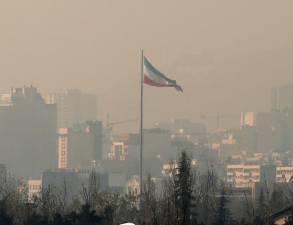 Tahran'da hava kirliliği nedeniyle yarın okullar ve resmi kurumlar tatil edildi