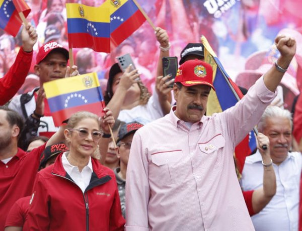 Venezuela Devlet Başkanı Maduro, dans ederek ABD'ye 'barış' çağrısında bulundu