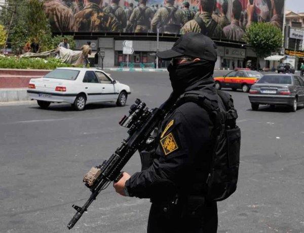 İran: “MOSSAD bağlantılı monarşist hücre” çökertildi