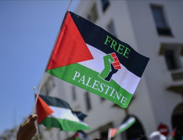 Fas'ta binlerce kişi, "siz ümmetin onurusunuz" sloganıyla Gazze'ye destek için yürüdü