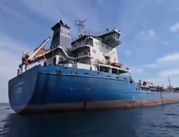 İran, Umman Denizi’nde 6 milyon litre kaçak yakıt taşıyan petrol tankerini durdurdu