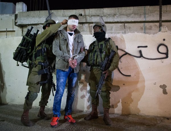 Batı Şeria’da şafak baskınları: İşgal güçlerinden geniş çaplı gözaltı dalgası