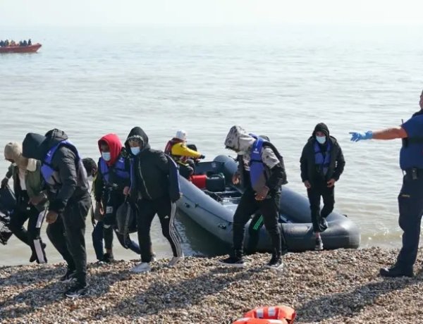 Manş Denizi'nde göçmen rekoru: Bir günde 800'den fazla geçiş