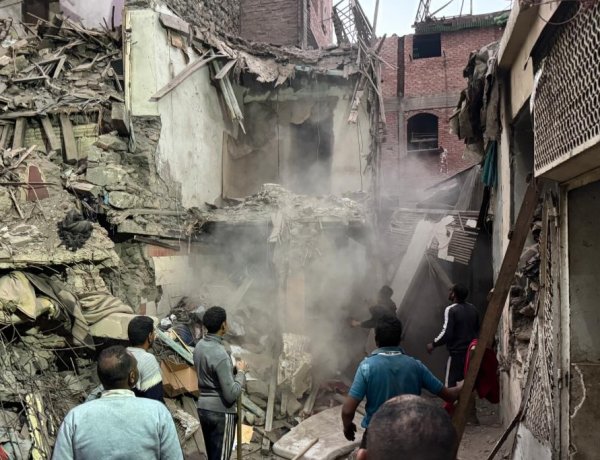 Mısır'da 5 katlı bina çöktü: 8 ölü