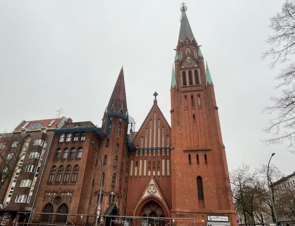 Almanya'da cemaatsiz kalan kiliseler dükkânlara dönüşüyor