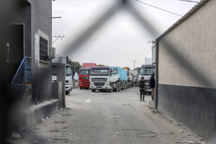 UNRWA: İsrail'in elinde Gazze'ye 3 aylık gıda yardımı yapabilecek 6 bin tır bulunuyor