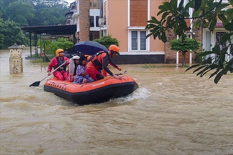 Güneydoğu Asya ülkelerinde şiddetli yağışların yol açtığı afetler 1200'e yakın can aldı
