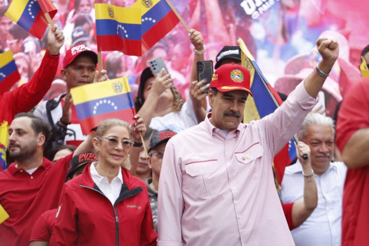 Venezuela Devlet Başkanı Maduro, dans ederek ABD'ye 'barış' çağrısında bulundu