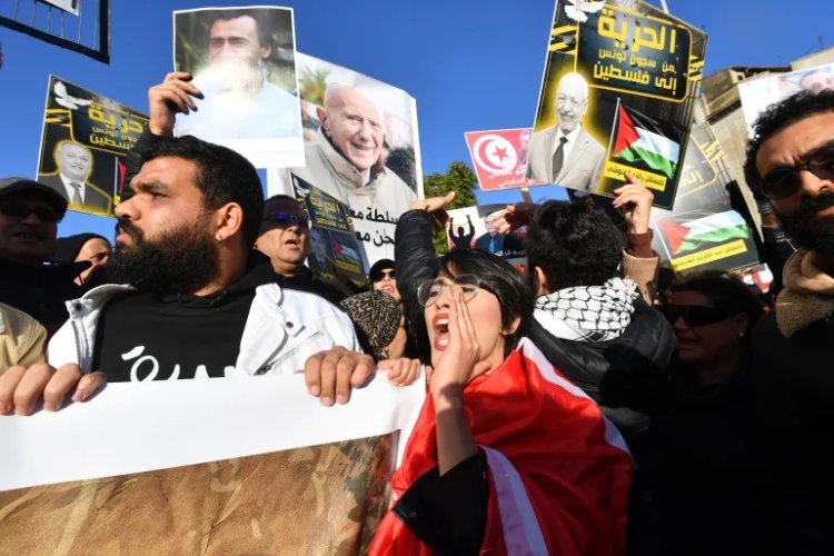 Tunus’ta siyasi tutuklular için yeni protesto: “Sokak halkındır, baskı bitmeli”