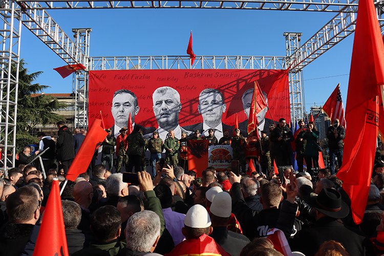 Üsküp’te, Lahey’de yargılanan UÇK komutanları için destek gösterisi