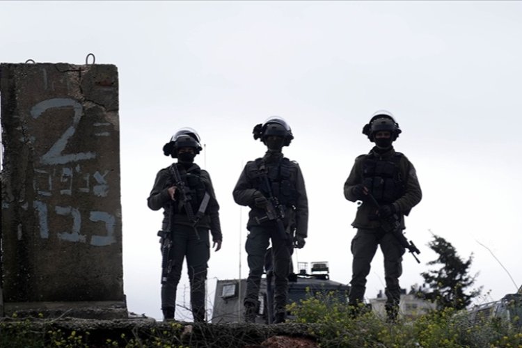 İşgalci İsrail ordusu cuma namazının ardından cemaati ablukaya aldı