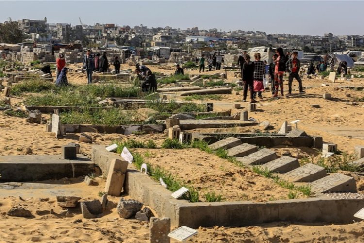 Gazzeli yaşlı mezarcı, 2 yılda 18 bin Filistinliyi toprağa verdi