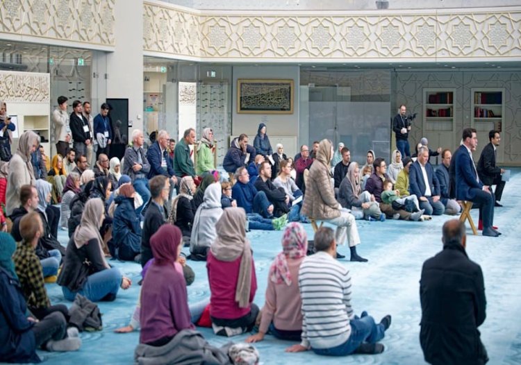 Almanya'da 18-29 yaş arası gençler Katolik Kilisesinden çok İslam'a güveniyor