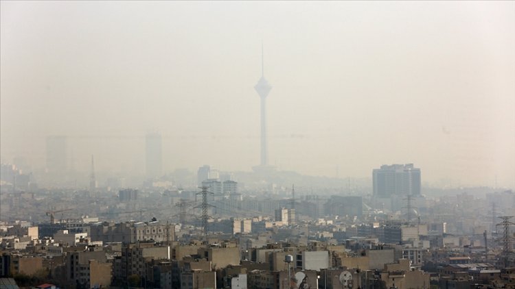 Tahran'da hava kirliliği nedeniyle futbol müsabakaları ertelendi