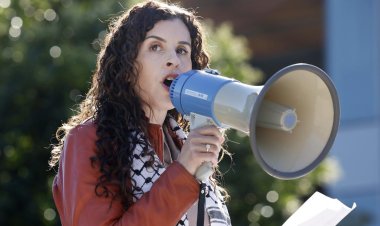 Avustralya'da Filistinli yazarı festivalden çıkaran kadro istifa etmek zorunda kaldı