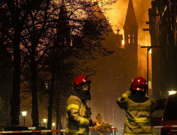 Amsterdam'da tarihi Vondelkerk Kilisesi'nde yangın çıktı