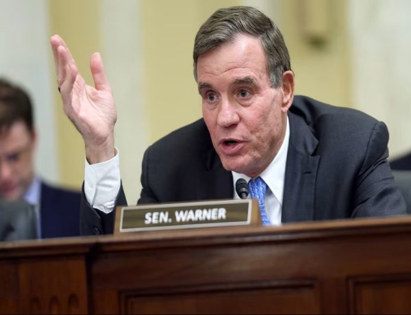 Senatör Warner: Trump, Müslüman ve Arap karşıtı nefreti körüklüyor