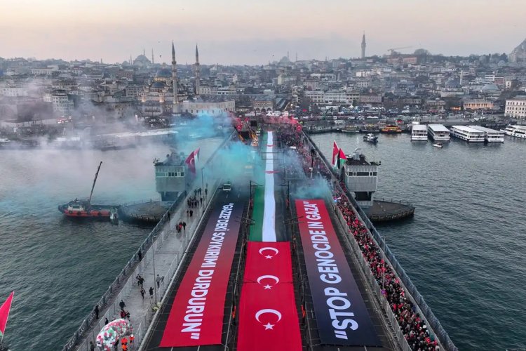 İstanbul'da 'Sinmiyoruz, susmuyoruz Filistin'i unutmuyoruz' yürüyüşü