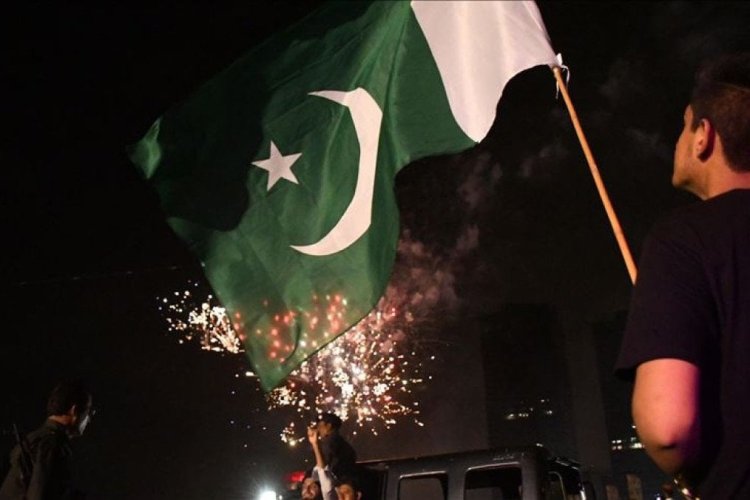 Pakistan'da yeni yıl kutlamalarında 25 kişi yaralandı