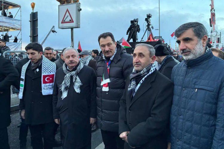 HÜDA PAR Genel Başkan Vekili Demir, Galata’daki Gazze yürüyüşüne katıldı