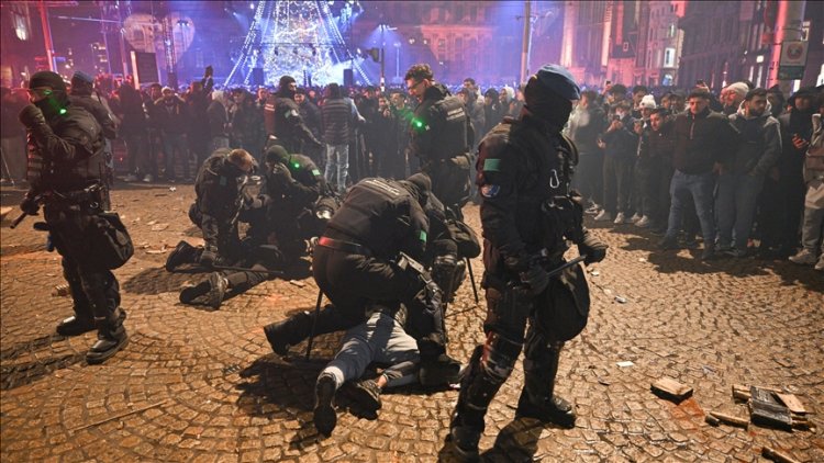 Avrupa’da yeni yıl gecesi: Ölümler, yangınlar ve binlerce gözaltı