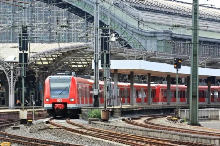 Berlin'de yılbaşı gecesindeki vandalizm olayları nedeniyle tren seferleri başlatılamıyor