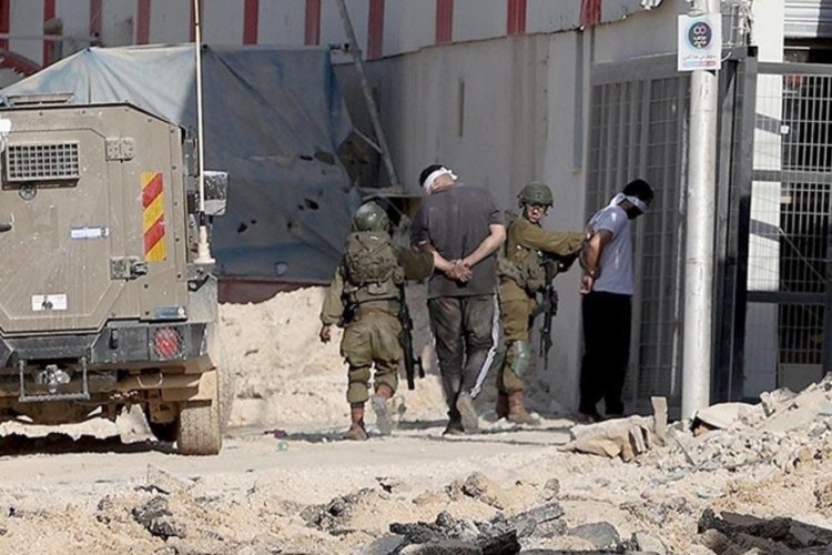 Siyonist İsrail Batı Şeria’da bir haftada 100 Filistinliyi alıkoydu