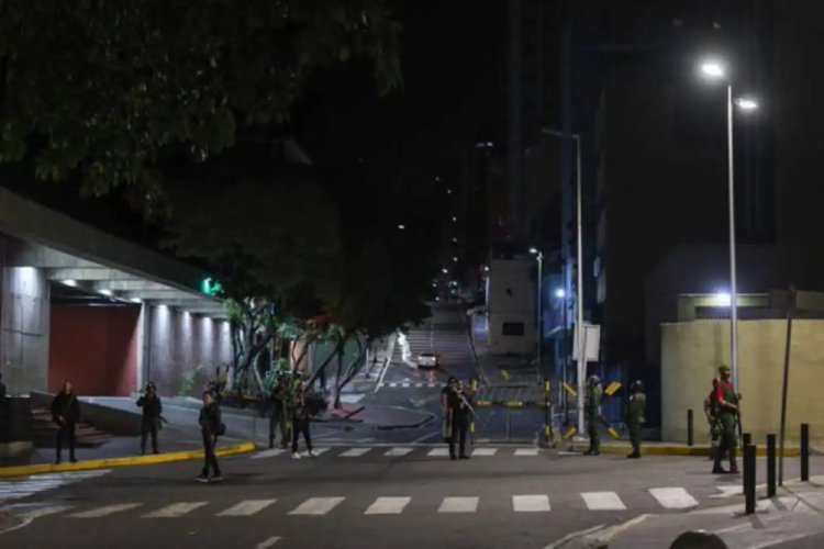 Karakas'ta İHA alarmı: Miraflores yakınında silah sesleri