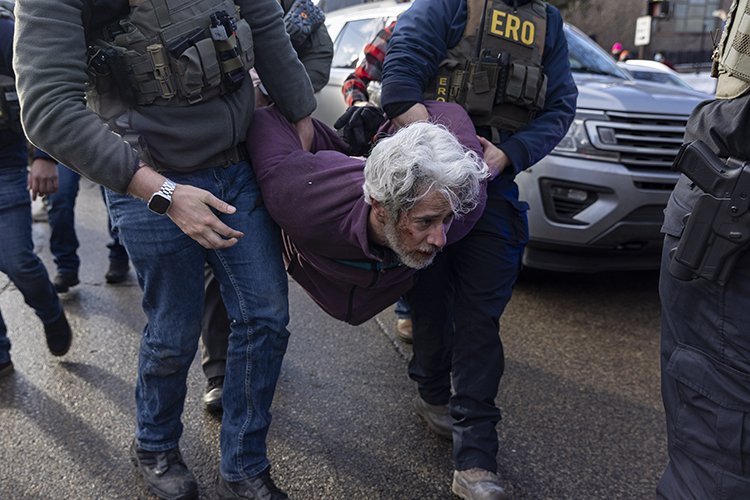 ABD'de Minnesota eyaletinde çok sayıda mülteci gözaltına alınıp Texas'a gönderildi