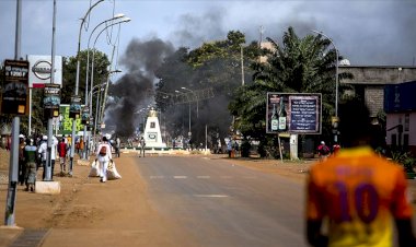'Sömürge mirasının savunucularıyla karşıtlarının savaşı'